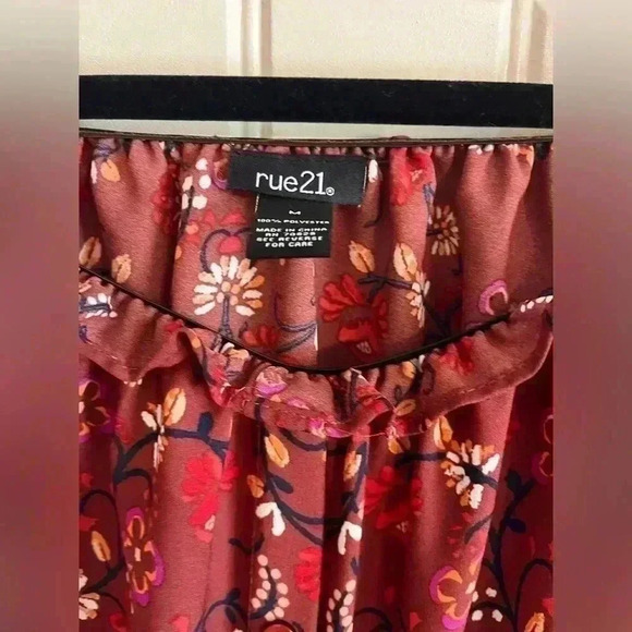 RUE 21 COLD SHOULDER BLOUSE RED TOP FLORAL SHIRT Work medium CROPPED boho - Picture 3 of 5